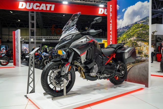 Ducati_V4S_Grand_Tour_1