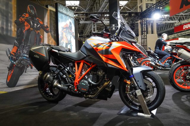 KTM_1290_Superduke_GT_1