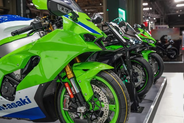 Kawasaki_ZX-10R_1