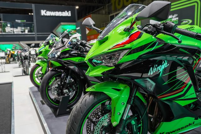 Kawasaki_ZX-4R_1