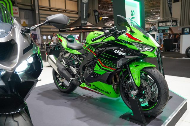 Kawasaki_ZX-4R_3