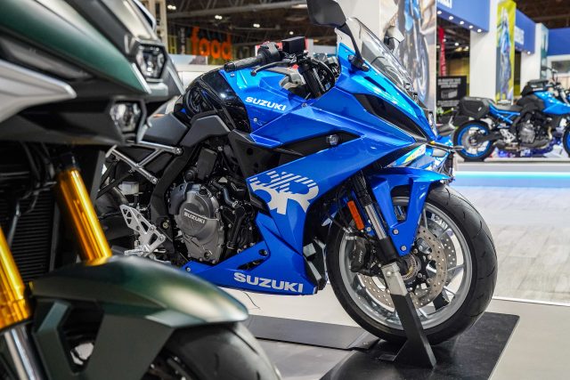 Suzuki_GSX-8R_1