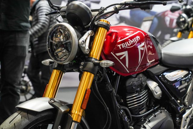 Triumph_400_Speed_2