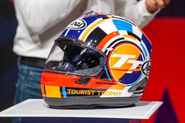 Arai_TT_Helmet_11